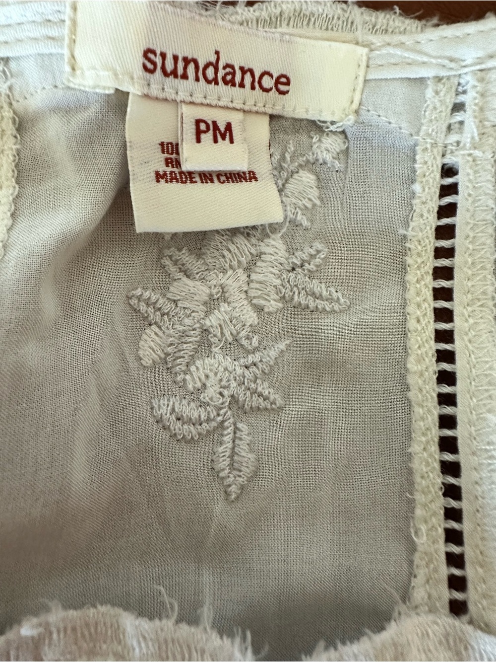 Sundance White Floral Embroidered Lace Hem Peasant Blouse Top Size PM Petite Med - Picture 4 of 4